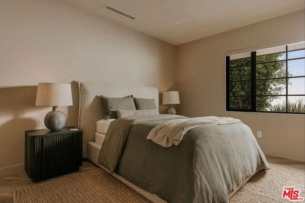 10122 Sunbrook Drive Los Angeles, CA 90210