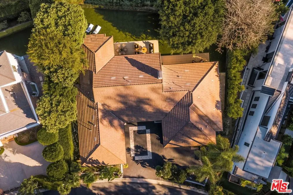 10122 Sunbrook Drive Los Angeles, CA 90210