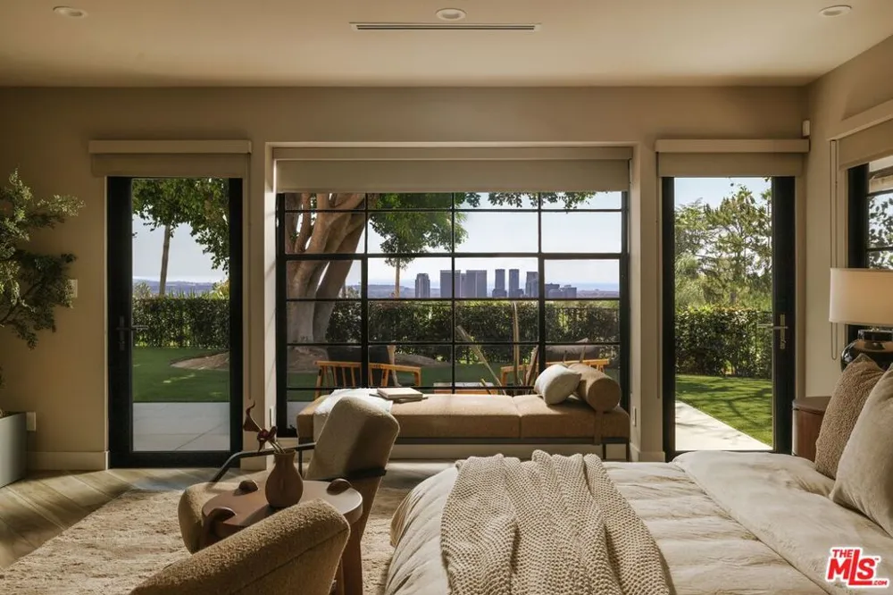 10122 Sunbrook Drive Los Angeles, CA 90210