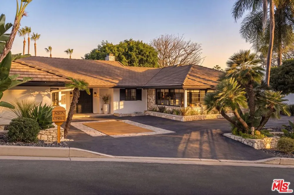 10122 Sunbrook Drive Los Angeles, CA 90210