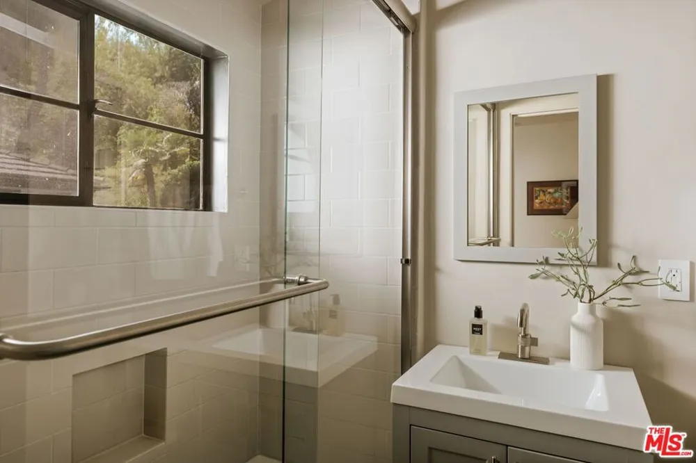 10122 Sunbrook Drive Los Angeles, CA 90210