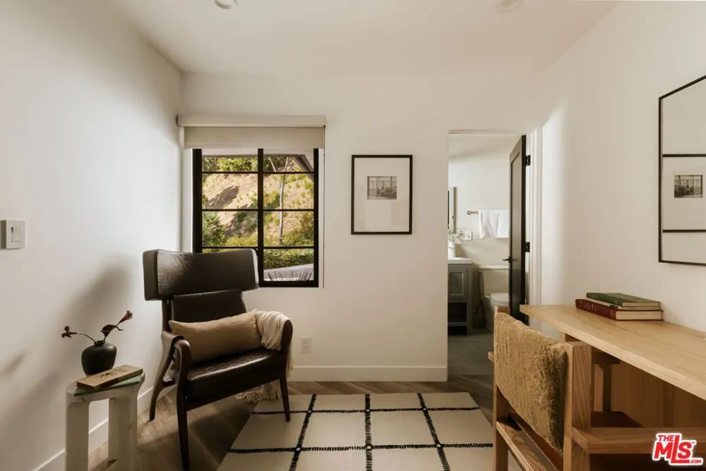 10122 Sunbrook Drive Los Angeles, CA 90210