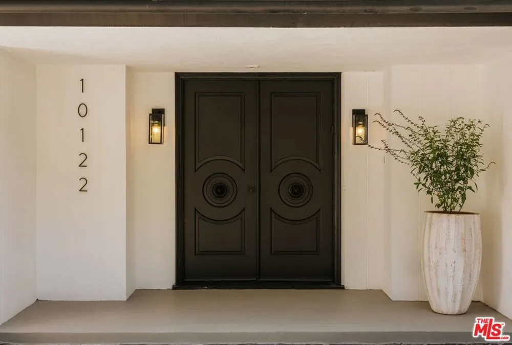 10122 Sunbrook Drive Los Angeles, CA 90210