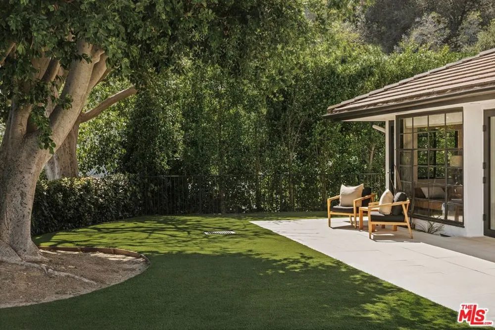 10122 Sunbrook Drive Los Angeles, CA 90210