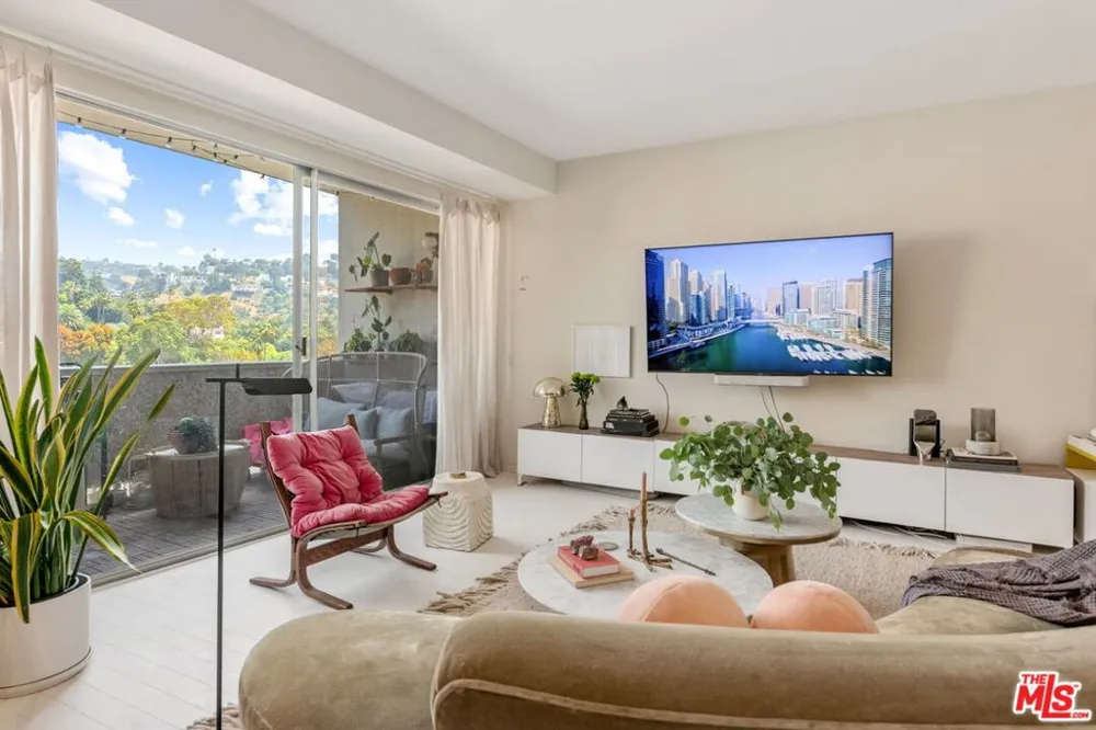 7250 Franklin Avenue #903 Los Angeles, CA 90046