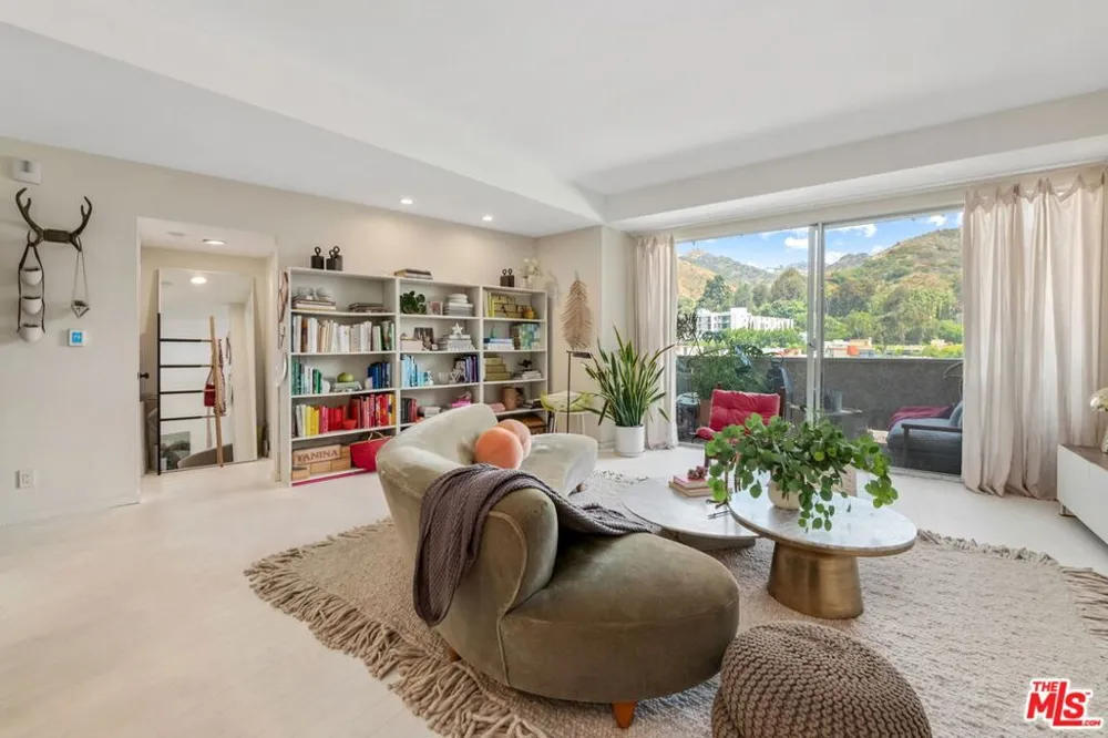7250 Franklin Avenue #903 Los Angeles, CA 90046