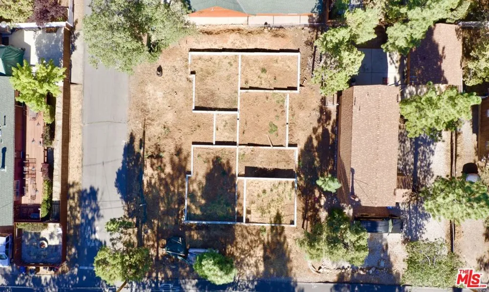 211 Wabash Lane Sugarloaf, CA 92386
