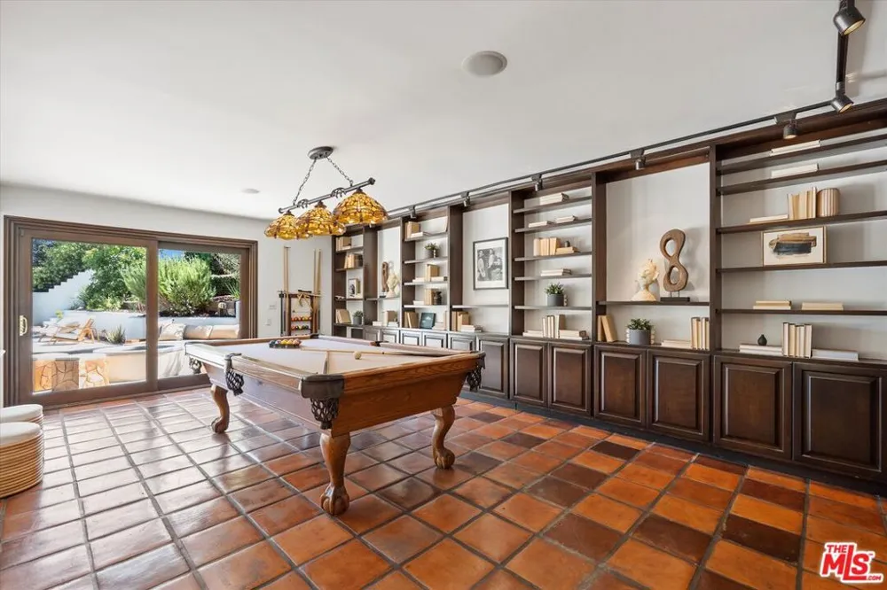 9830 Beeson Drive Los Angeles, CA 90210
