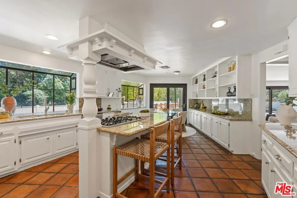9830 Beeson Drive Los Angeles, CA 90210