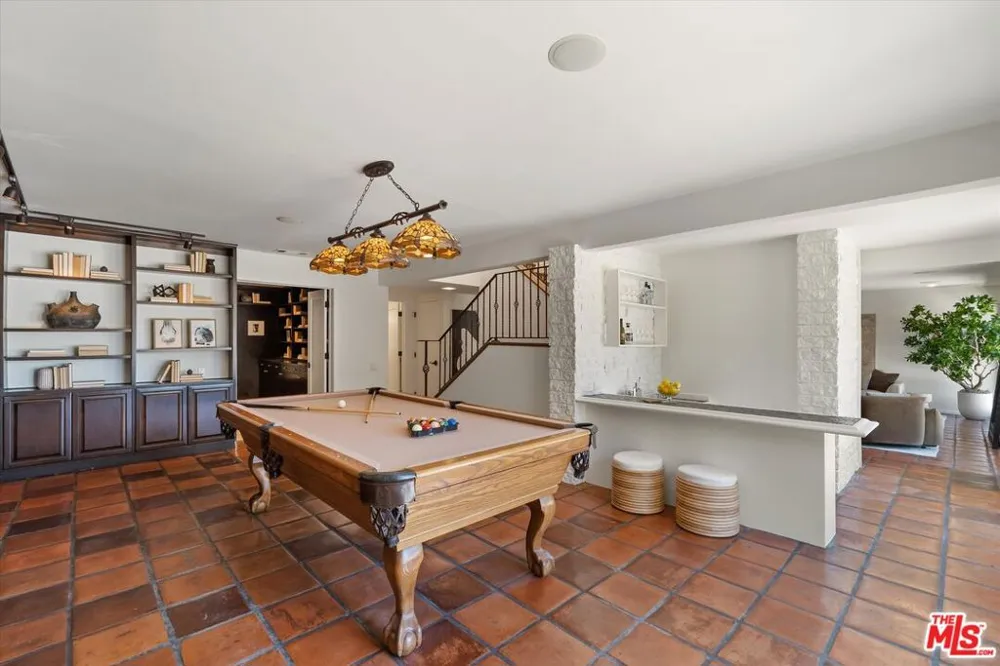 9830 Beeson Drive Los Angeles, CA 90210