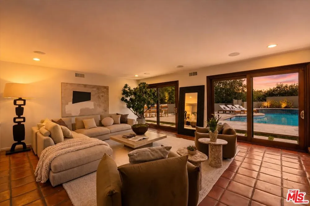 9830 Beeson Drive Los Angeles, CA 90210