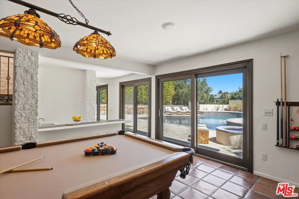 9830 Beeson Drive Los Angeles, CA 90210