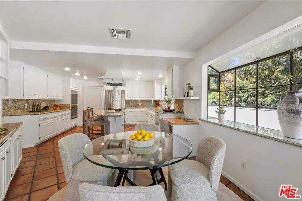 9830 Beeson Drive Los Angeles, CA 90210