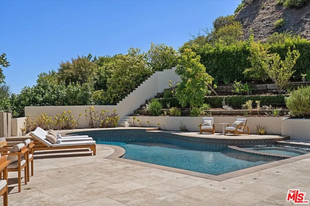 9830 Beeson Drive Los Angeles, CA 90210