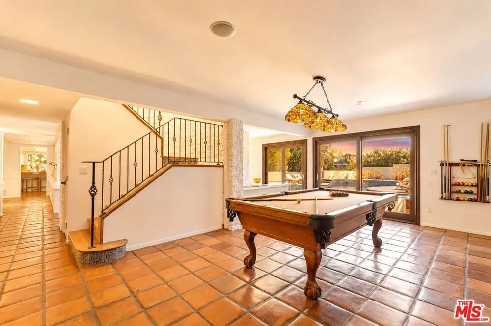 9830 Beeson Drive Los Angeles, CA 90210
