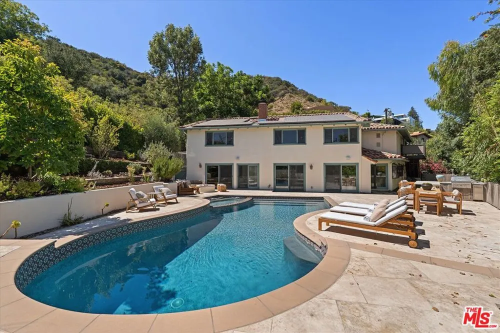9830 Beeson Drive Los Angeles, CA 90210