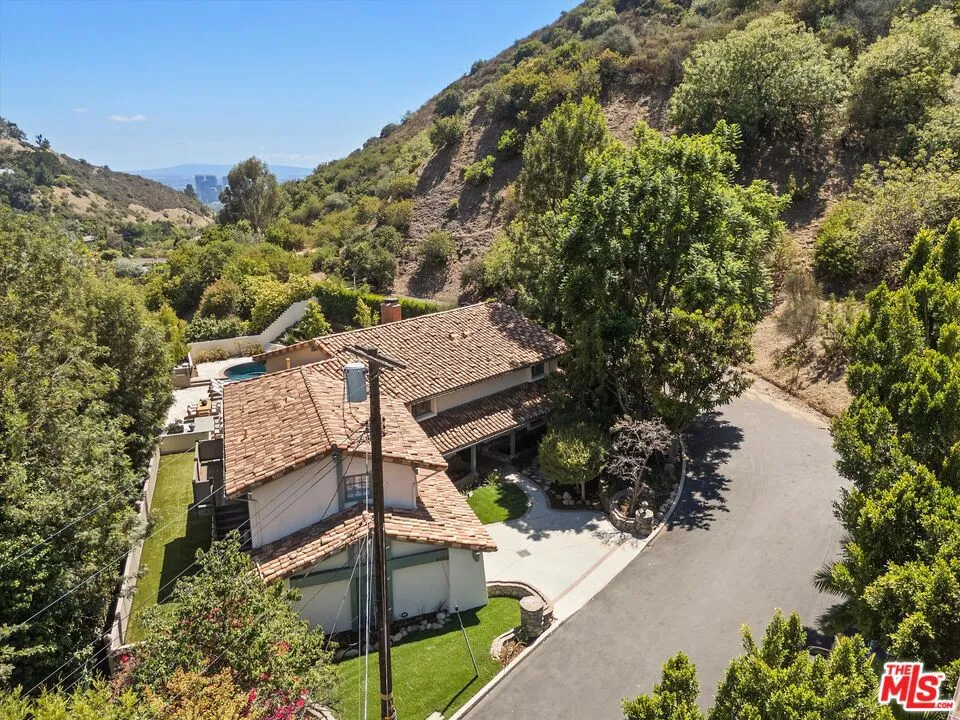 9830 Beeson Drive Los Angeles, CA 90210