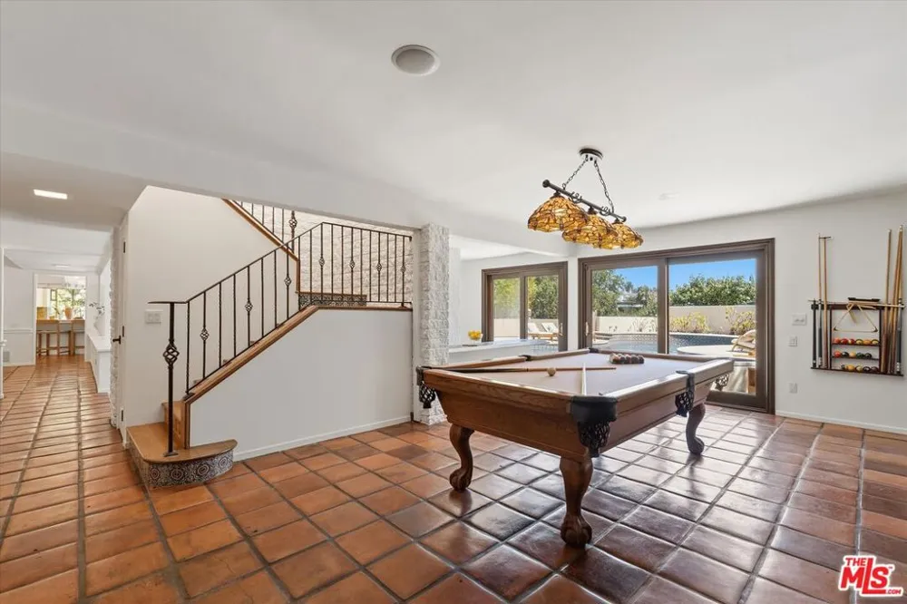 9830 Beeson Drive Los Angeles, CA 90210