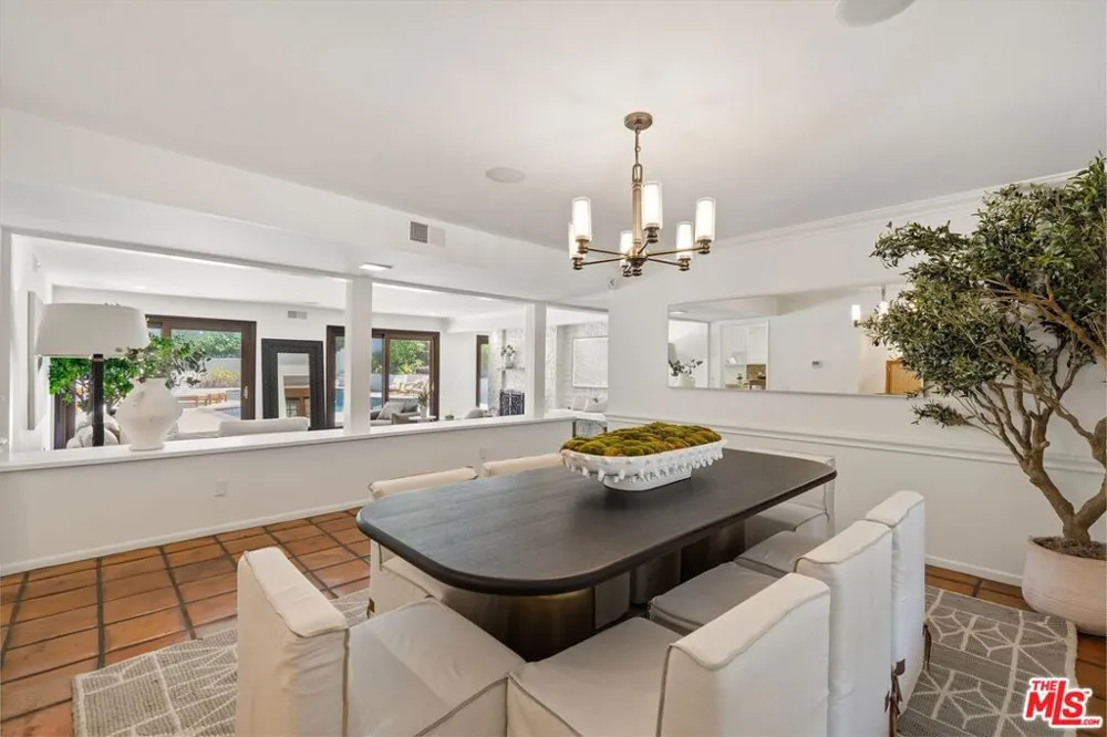 9830 Beeson Drive Los Angeles, CA 90210