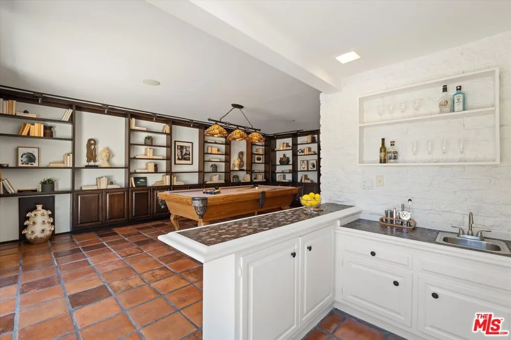 9830 Beeson Drive Los Angeles, CA 90210