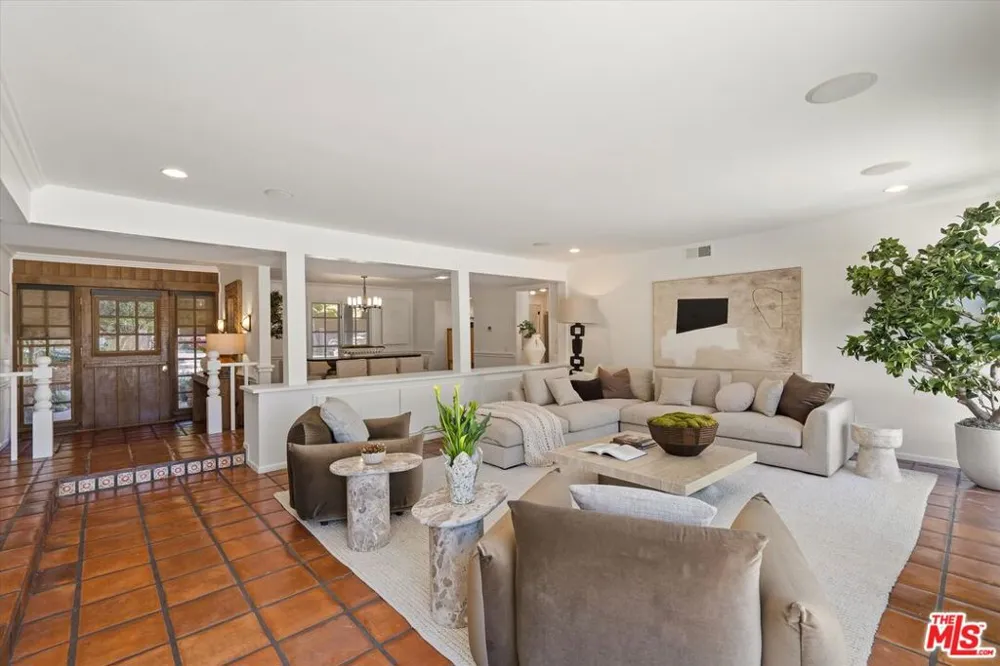 9830 Beeson Drive Los Angeles, CA 90210