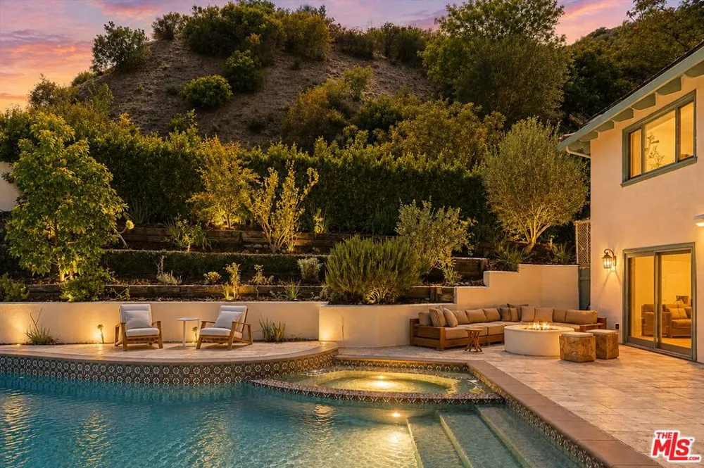 9830 Beeson Drive Los Angeles, CA 90210