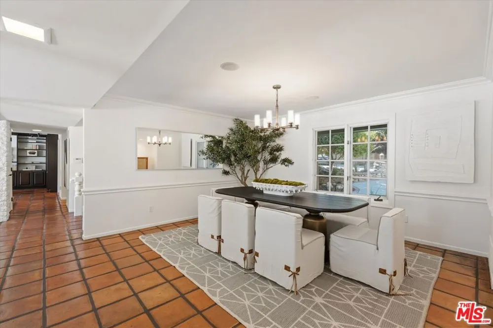 9830 Beeson Drive Los Angeles, CA 90210