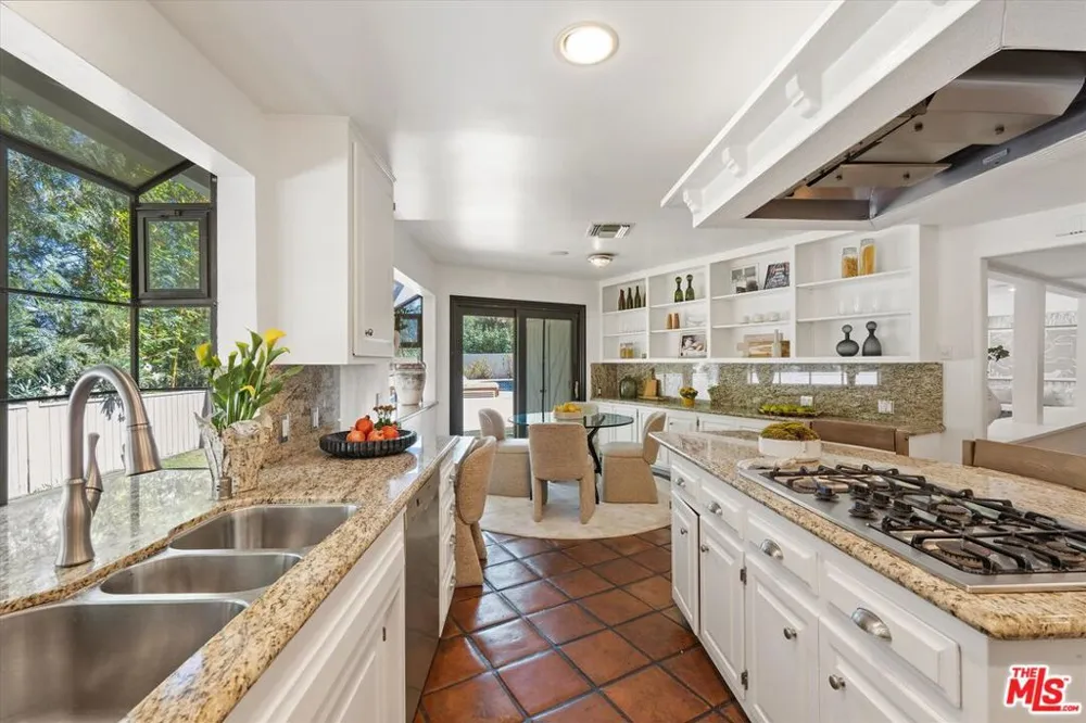 9830 Beeson Drive Los Angeles, CA 90210