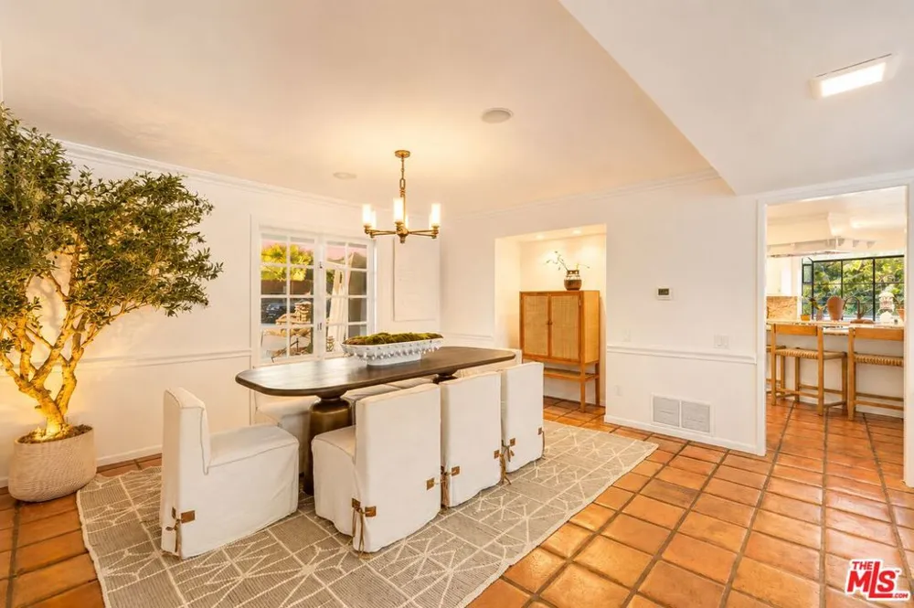 9830 Beeson Drive Los Angeles, CA 90210