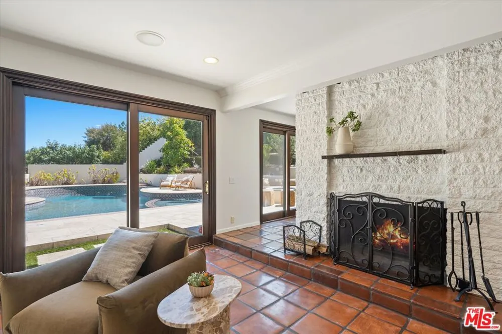 9830 Beeson Drive Los Angeles, CA 90210