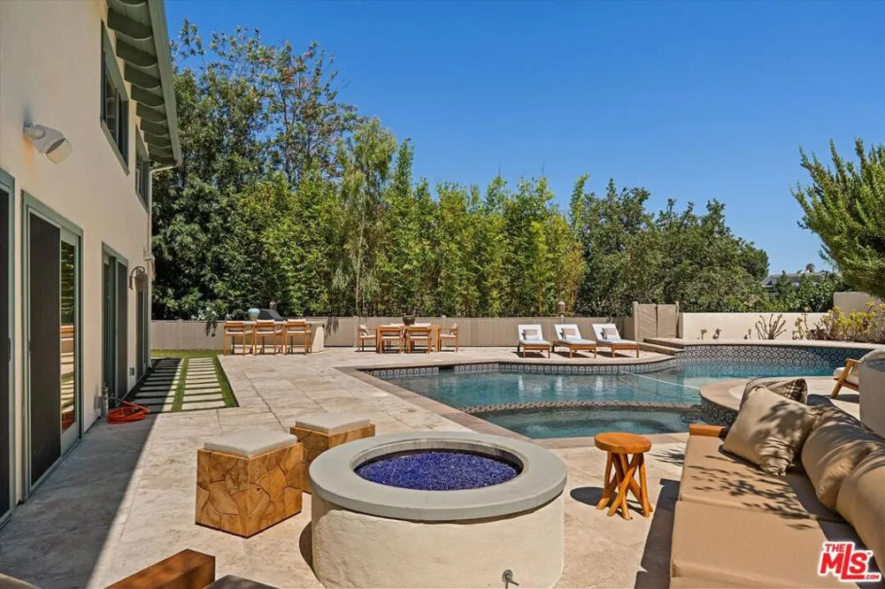 9830 Beeson Drive Los Angeles, CA 90210