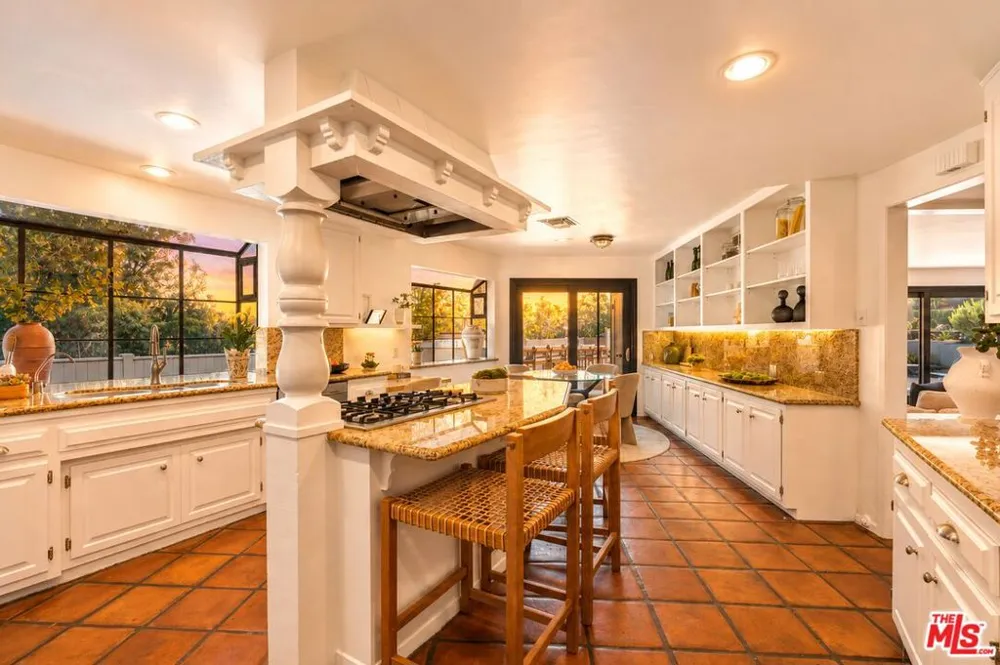 9830 Beeson Drive Los Angeles, CA 90210
