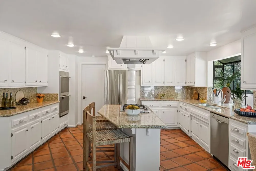 9830 Beeson Drive Los Angeles, CA 90210