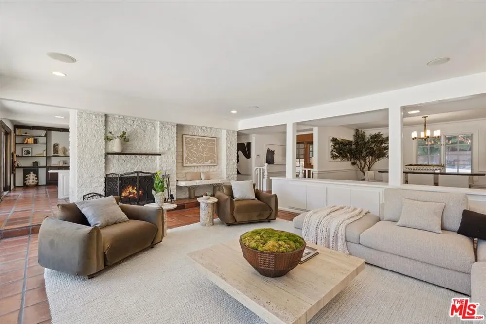 9830 Beeson Drive Los Angeles, CA 90210