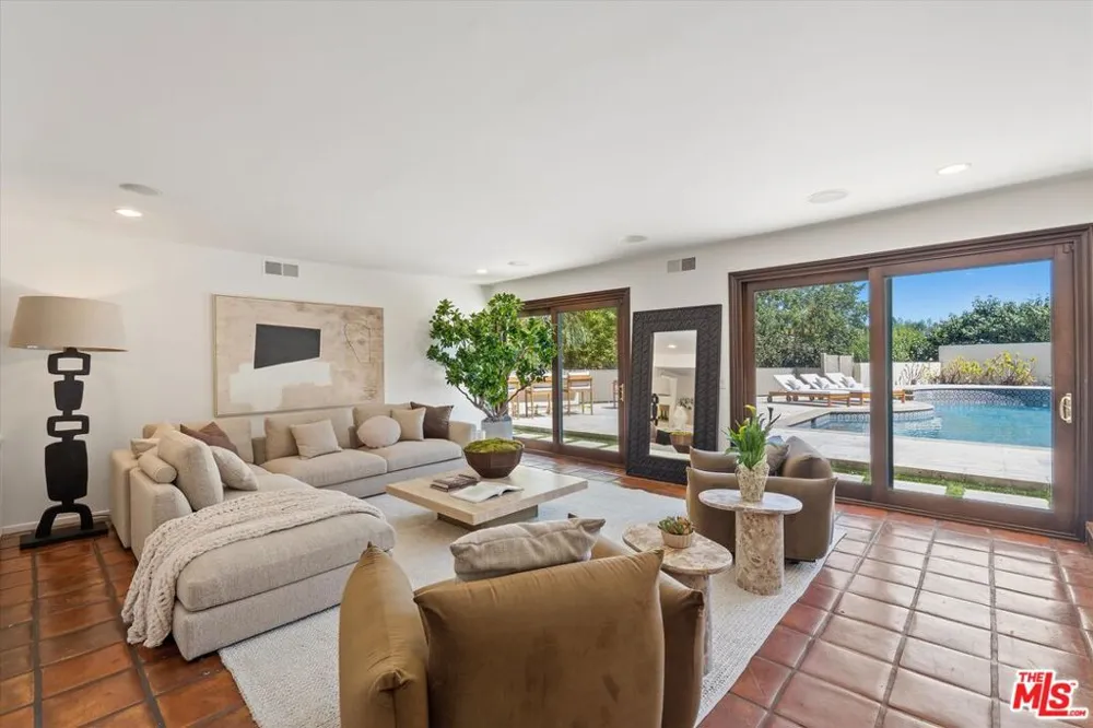 9830 Beeson Drive Los Angeles, CA 90210