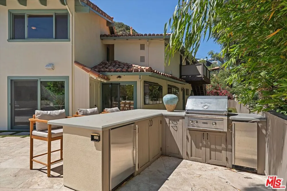 9830 Beeson Drive Los Angeles, CA 90210