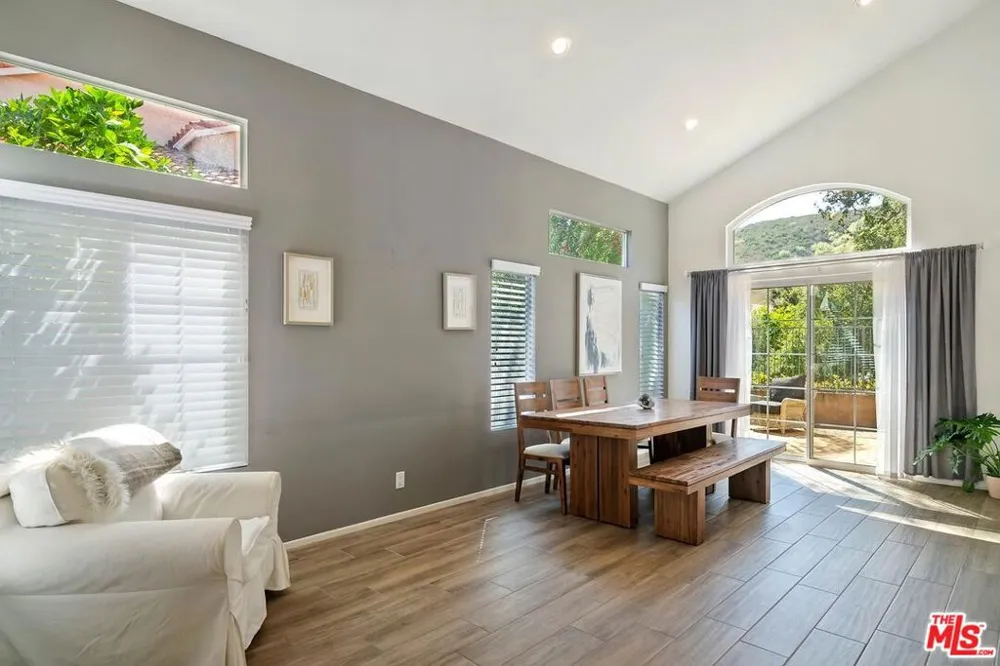 4724 Rhapsody Drive Oak Park, CA 91377