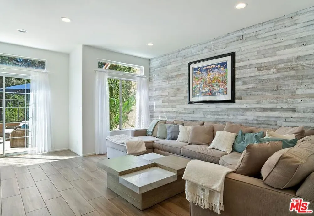 4724 Rhapsody Drive Oak Park, CA 91377