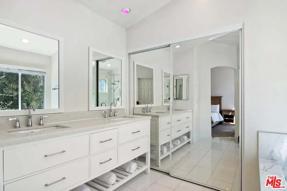 4724 Rhapsody Drive Oak Park, CA 91377