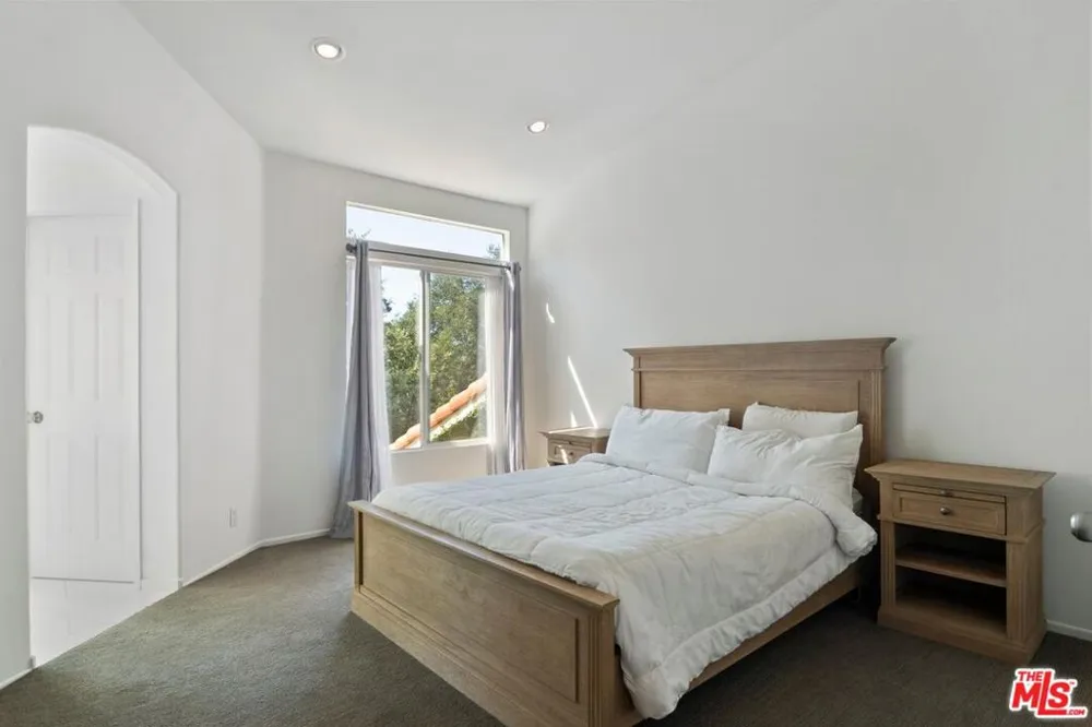4724 Rhapsody Drive Oak Park, CA 91377