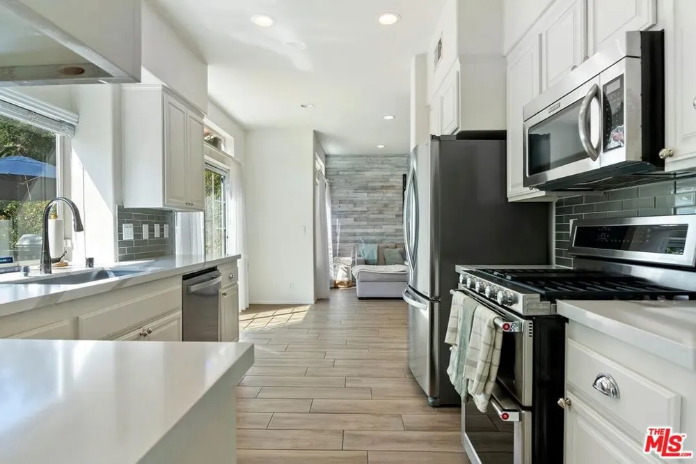 4724 Rhapsody Drive Oak Park, CA 91377