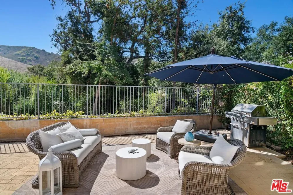 4724 Rhapsody Drive Oak Park, CA 91377
