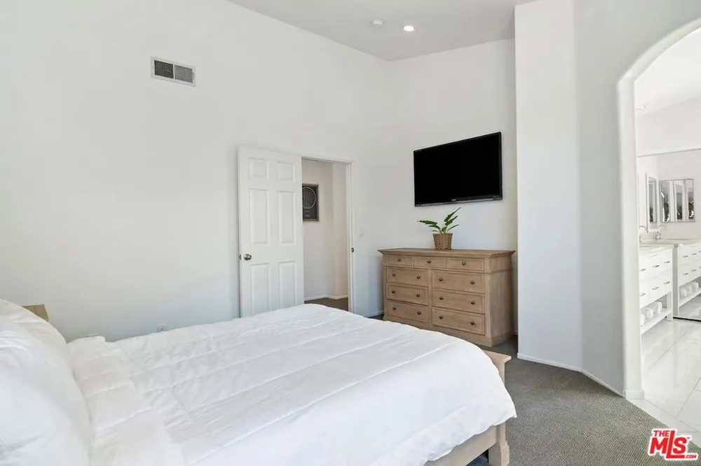 4724 Rhapsody Drive Oak Park, CA 91377