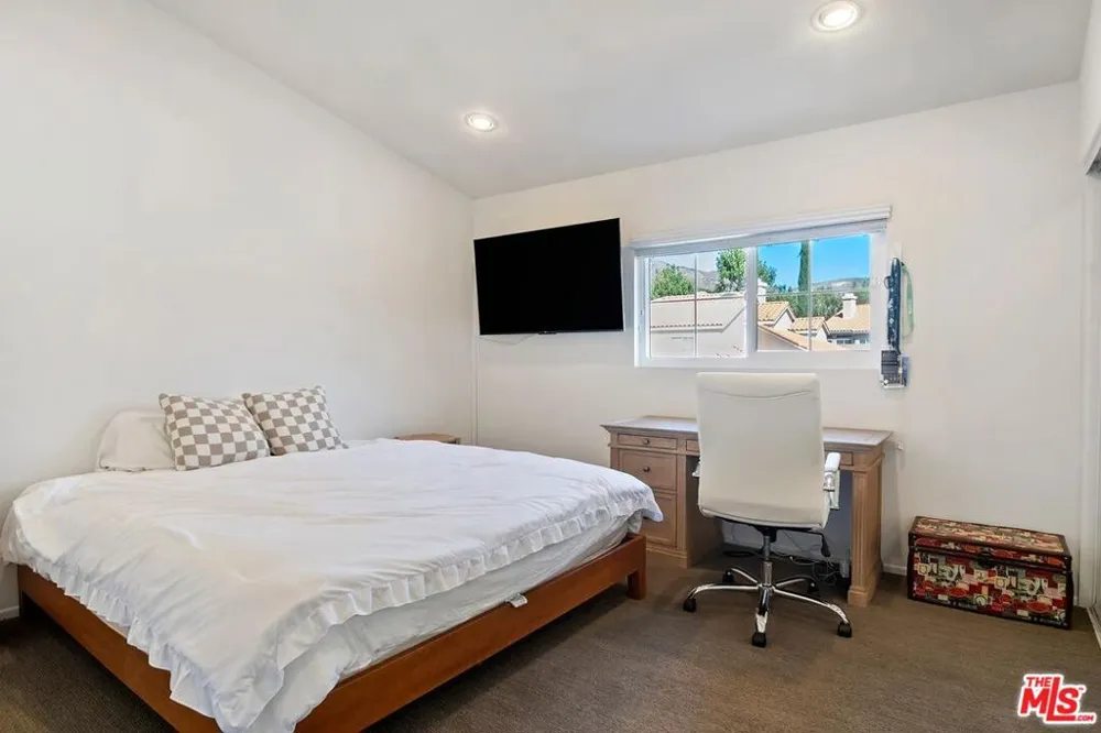 4724 Rhapsody Drive Oak Park, CA 91377