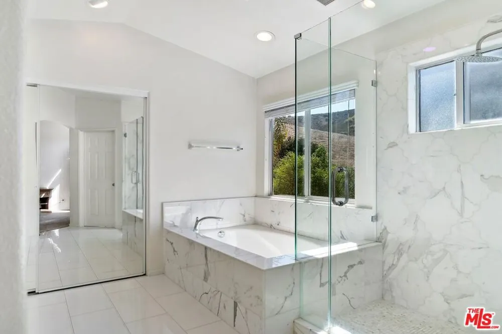 4724 Rhapsody Drive Oak Park, CA 91377