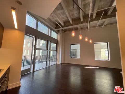 727 W 7th Street #1115