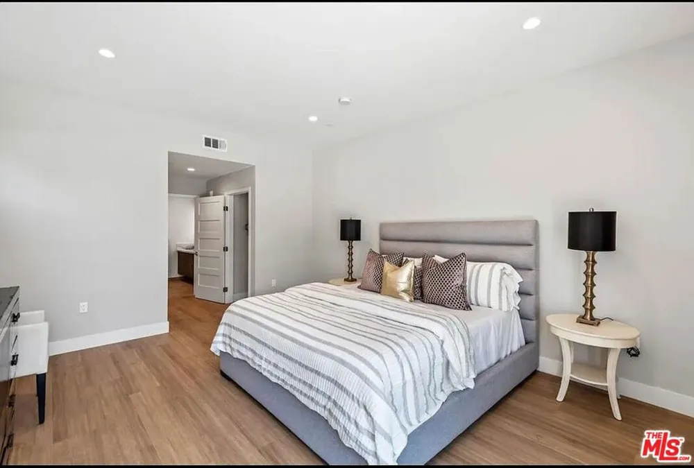 1906 Overland Avenue #202 Los Angeles, CA 90025