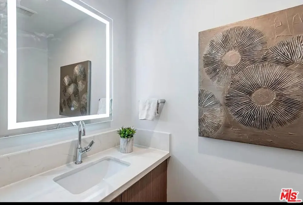 1906 Overland Avenue #202 Los Angeles, CA 90025