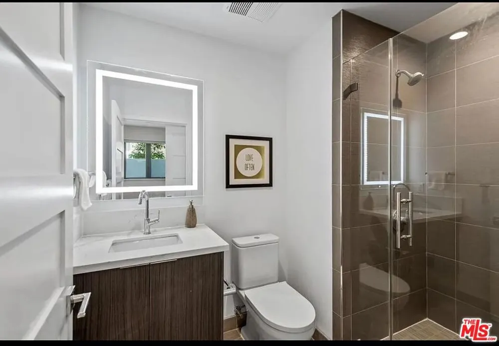 1906 Overland Avenue #202 Los Angeles, CA 90025
