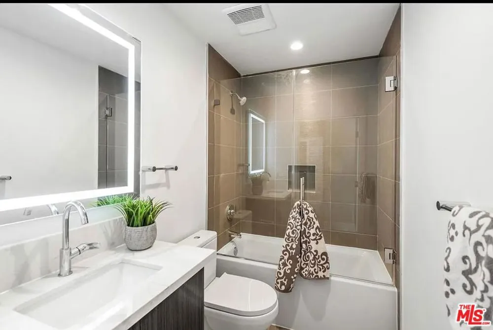 1906 Overland Avenue #202 Los Angeles, CA 90025